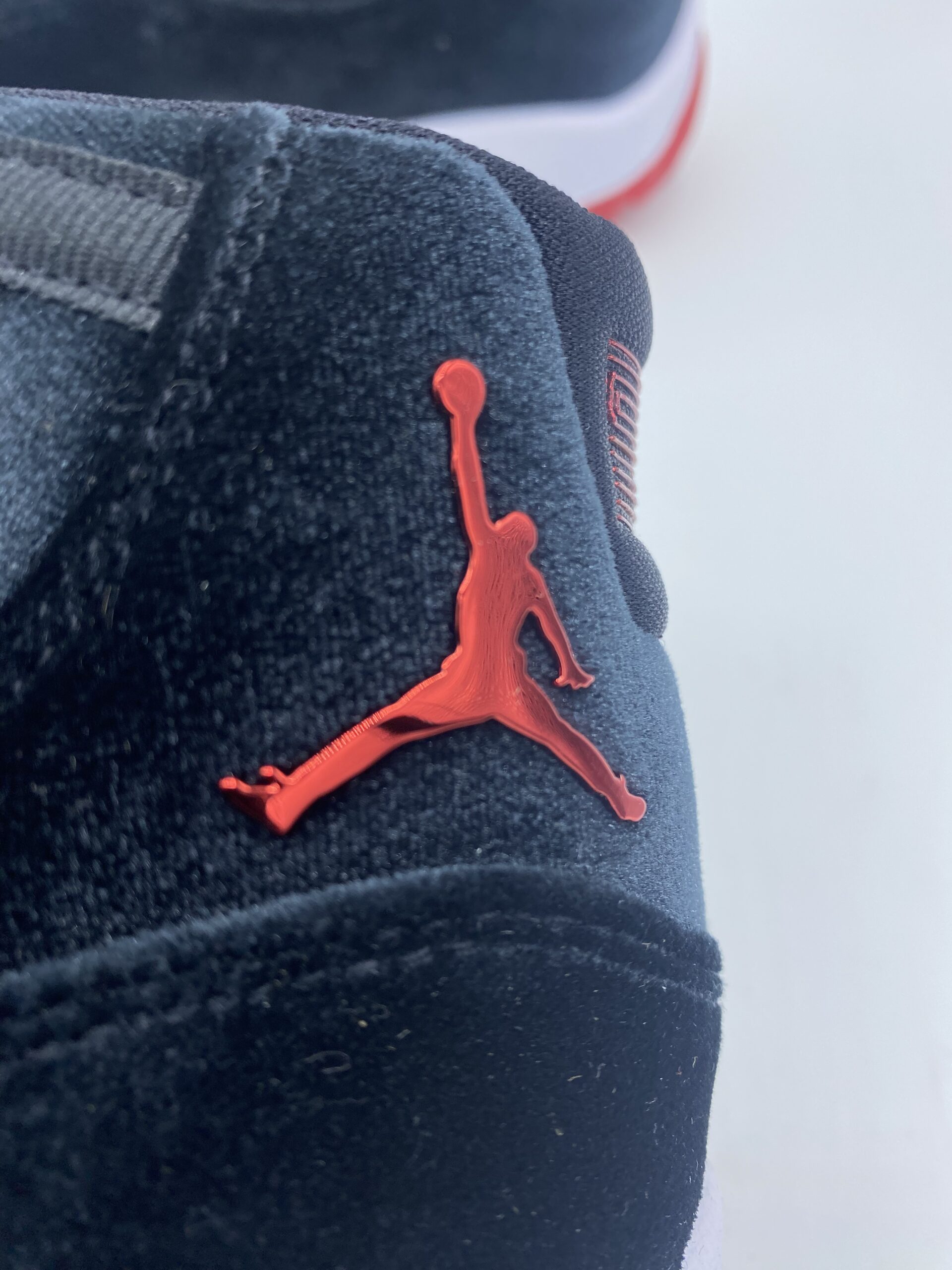 Air Jordan 11 Bred Velvet Logo